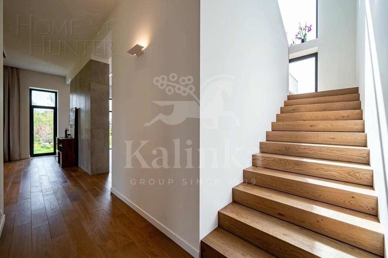 2-этажный коттедж 350 м² с отделкой