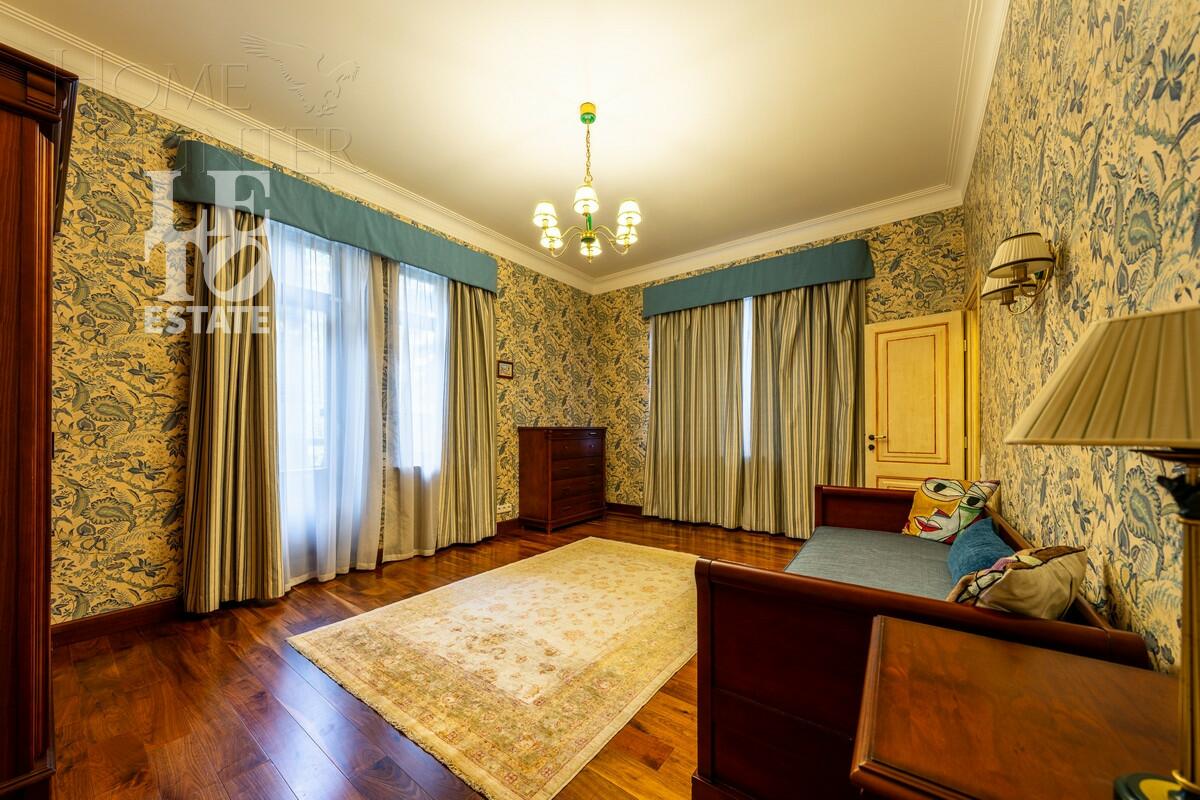 3-этажный коттедж 980 м² с отделкой