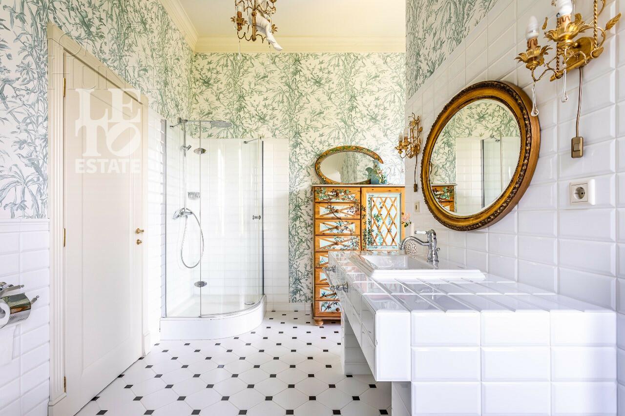 3-этажный коттедж 750 м² с отделкой