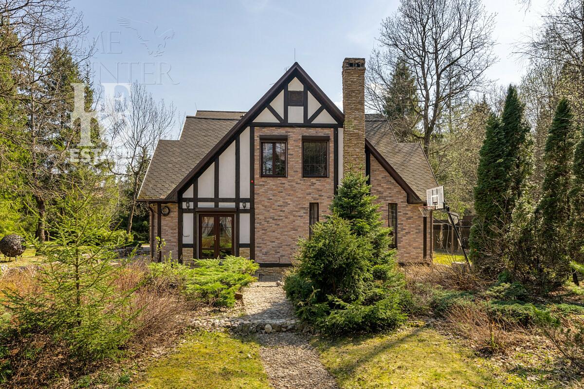 3-этажный коттедж 550 м² с отделкой