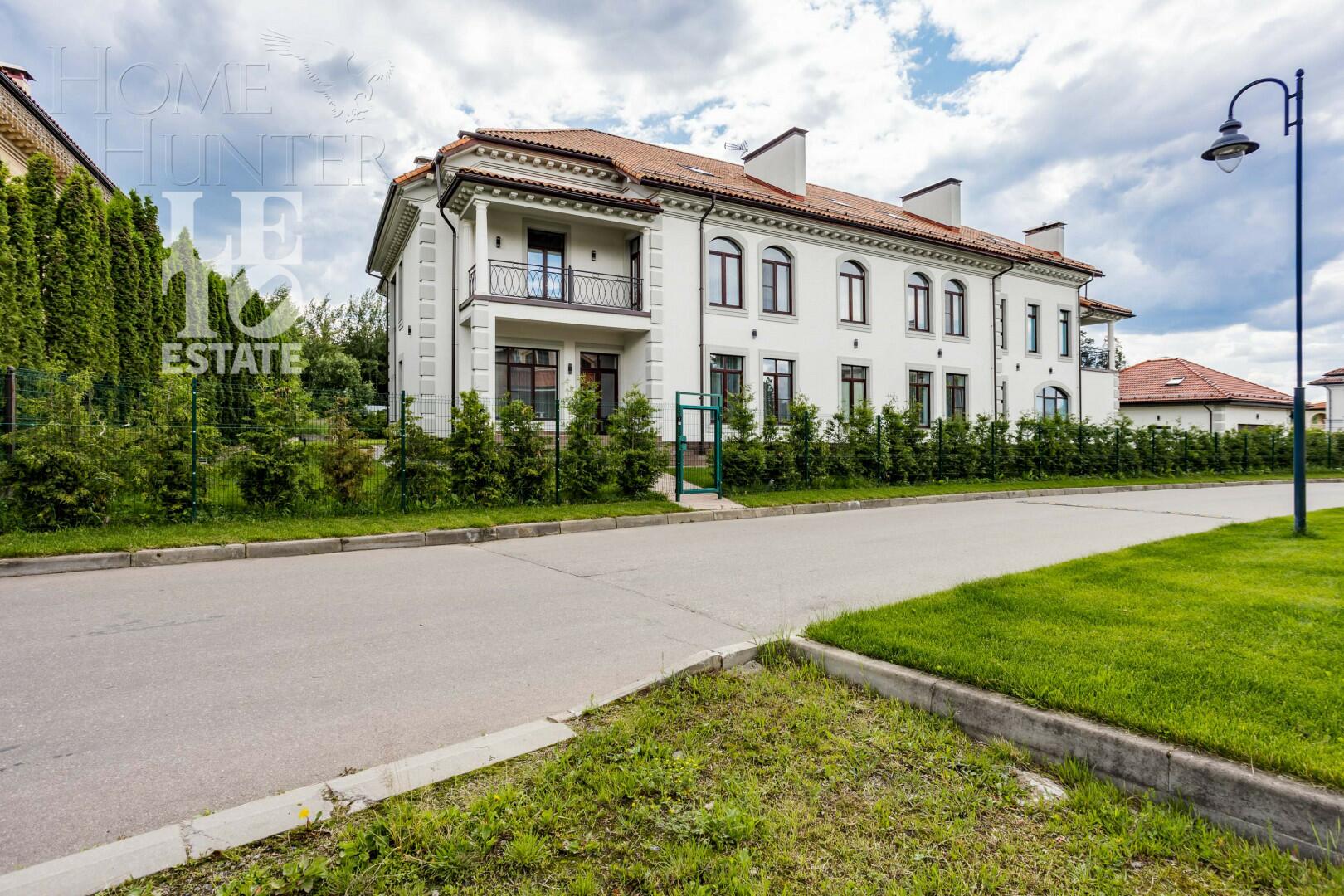 2-этажный коттедж 1 300 м² без отделки