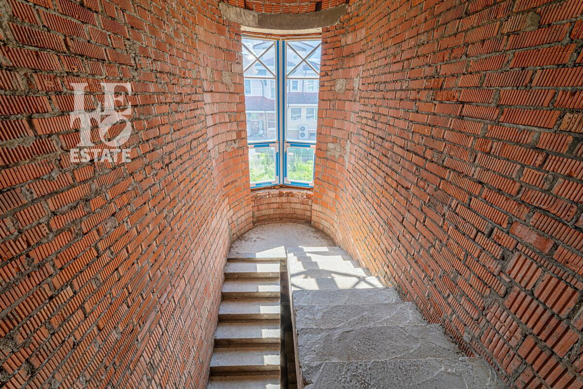 2-этажный таунхаус 330 м² без отделки