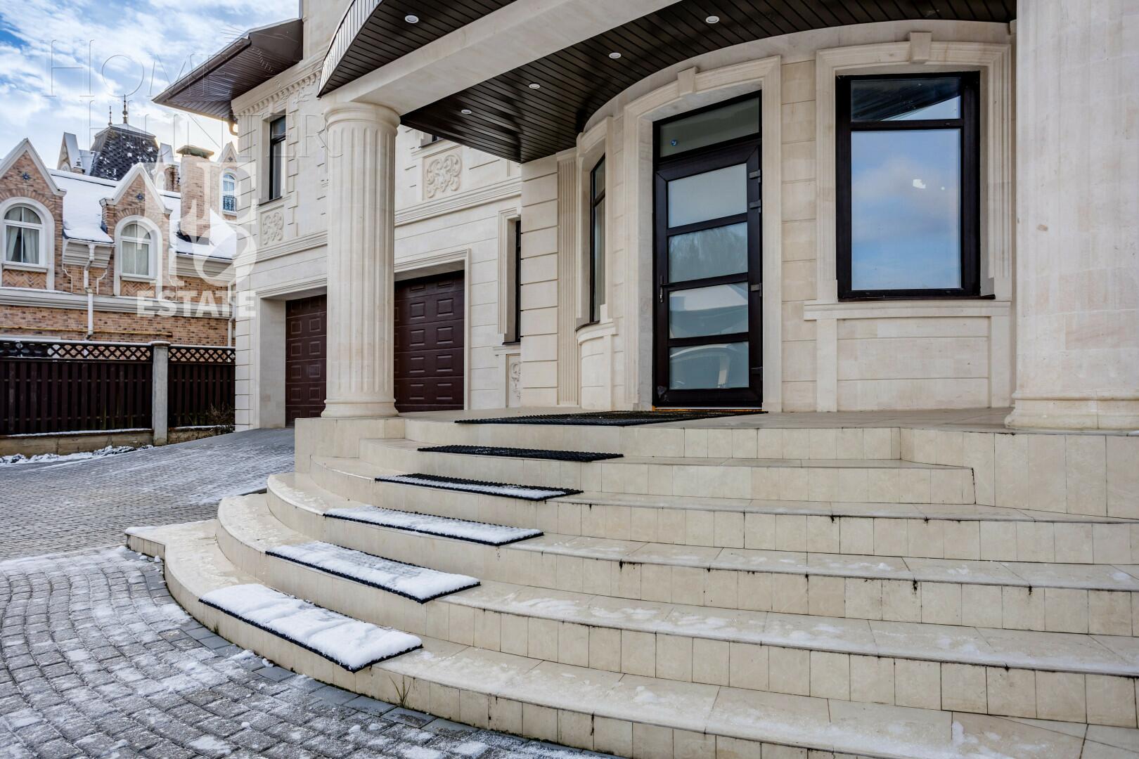 2-этажный коттедж 860 м² без отделки