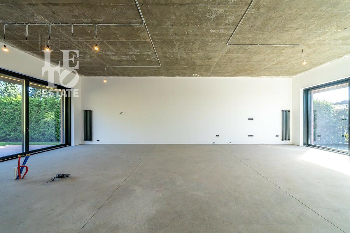 2-этажный коттедж 1 200 м² без отделки