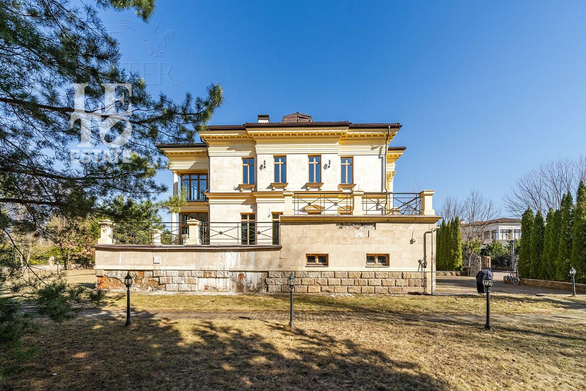 2-этажный коттедж 800 м² с отделкой