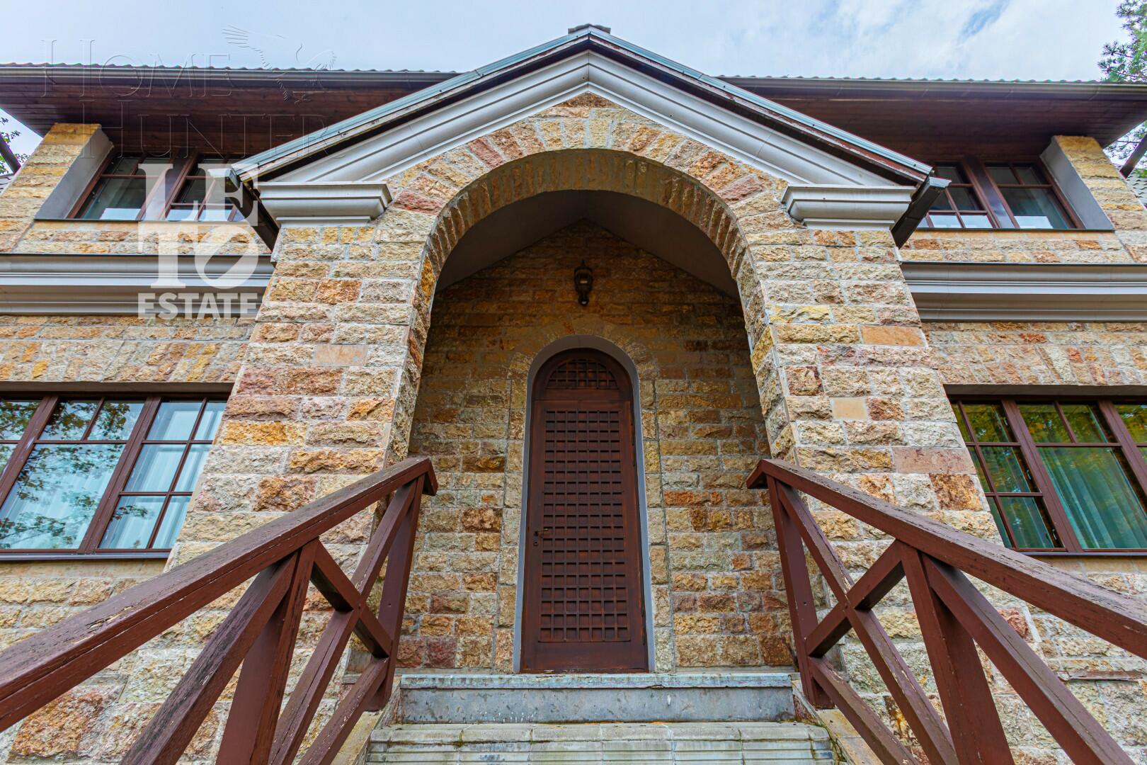 2-этажный коттедж 720 м² с отделкой