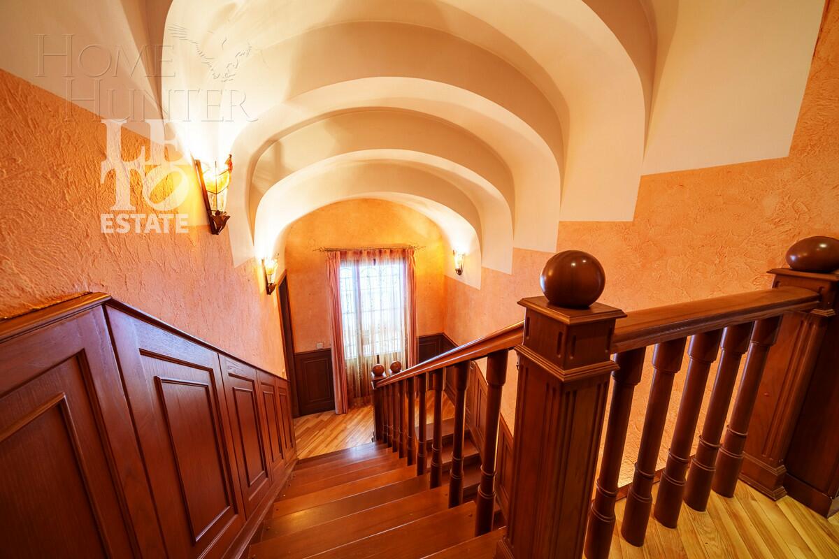 2-этажный коттедж 350 м² с отделкой