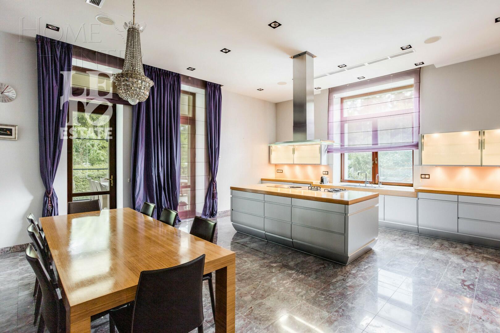 2-этажный коттедж 1 438 м² с отделкой