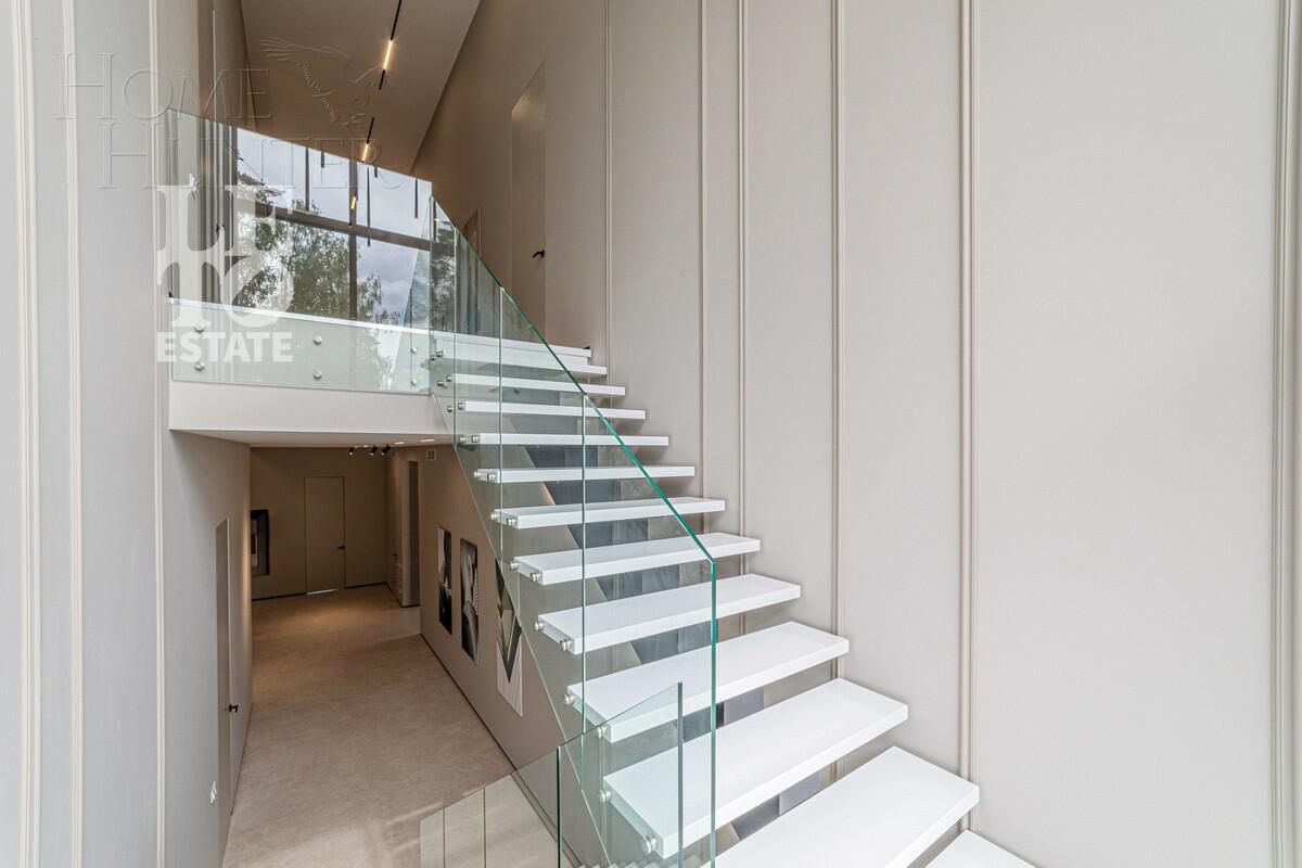 2-этажный коттедж 720 м² с отделкой