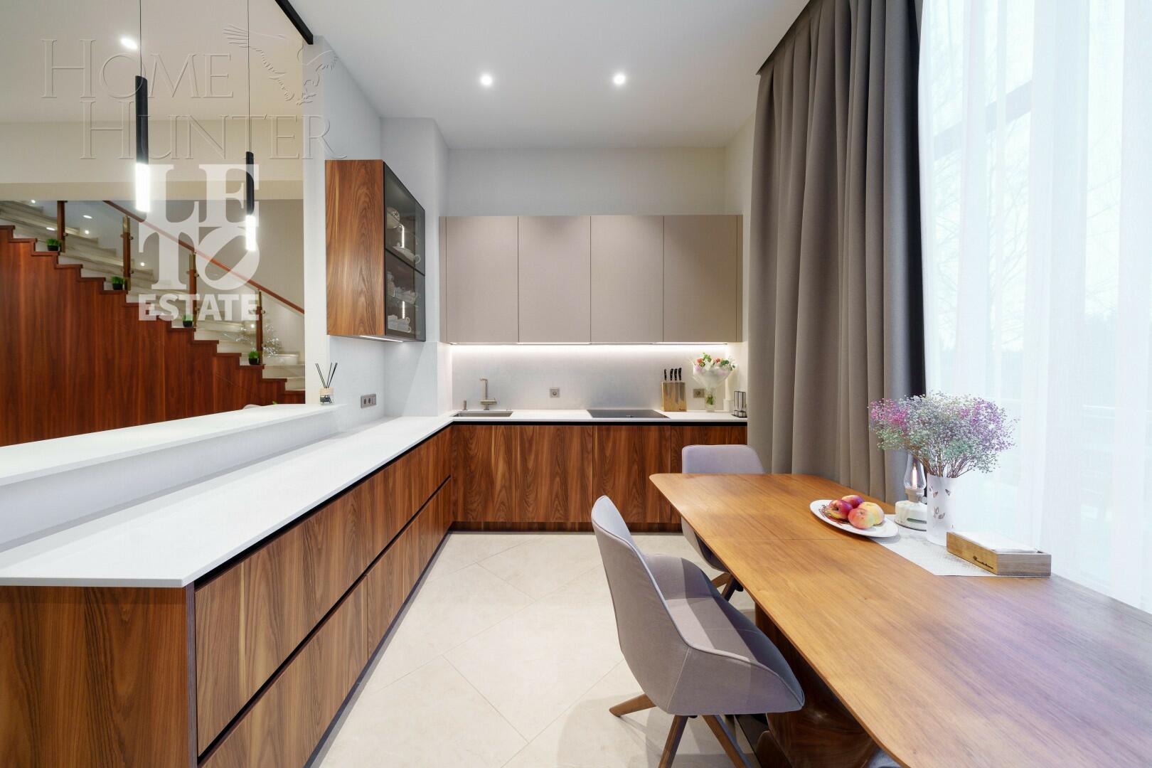 4-этажный таунхаус 278 м² с отделкой