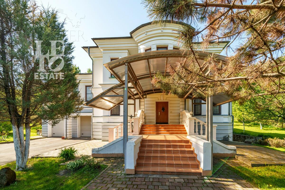 2-этажный коттедж 350 м² с отделкой