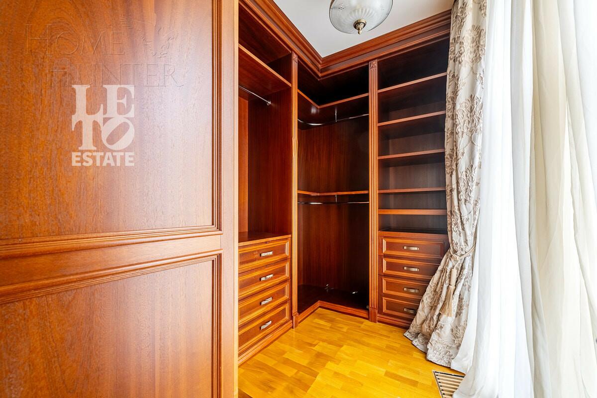 2-этажный коттедж 1 000 м² с отделкой