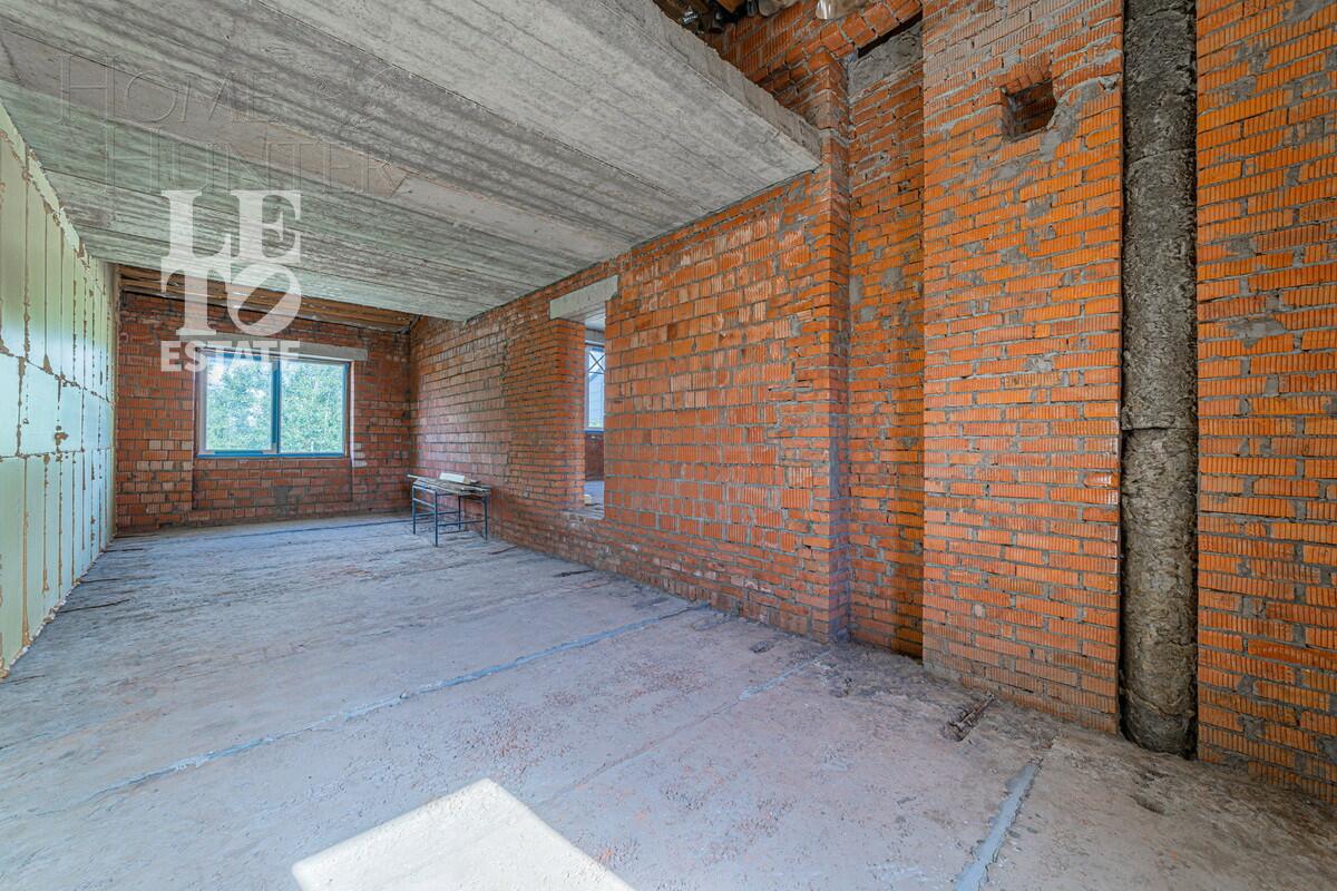 2-этажный таунхаус 330 м² без отделки