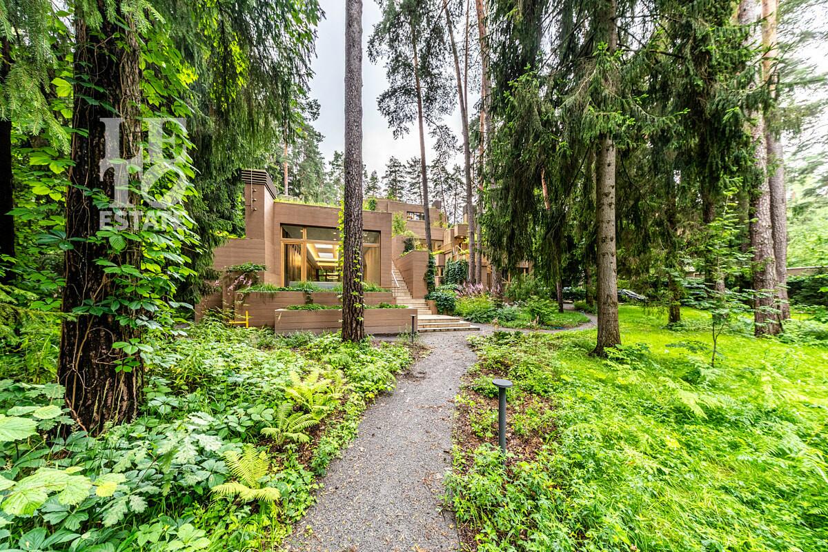 2-этажный коттедж 1 330 м² с отделкой