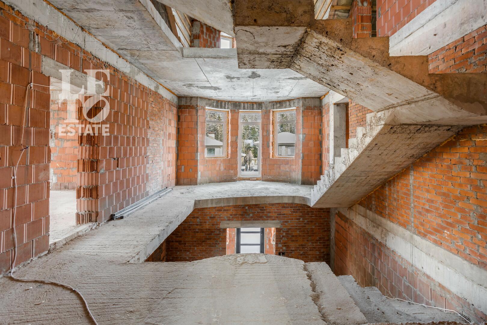 2-этажный коттедж 860 м² без отделки