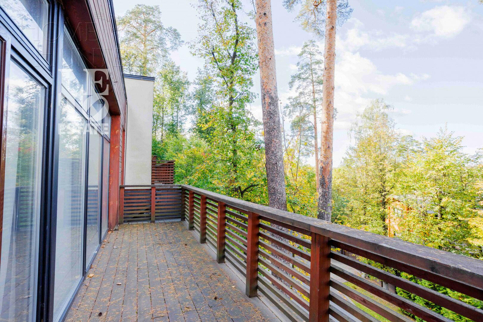 3-этажный таунхаус 340 м² с отделкой