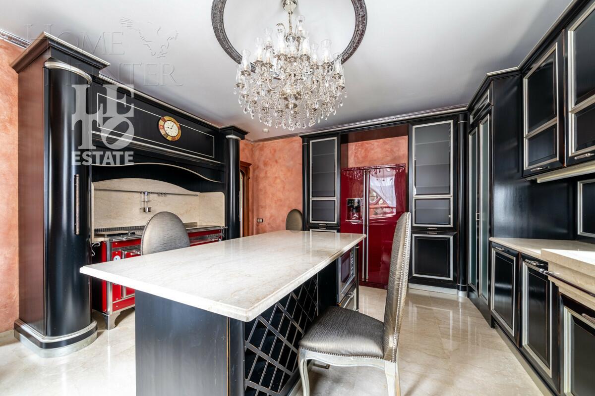 3-этажный коттедж 1 322 м² с отделкой