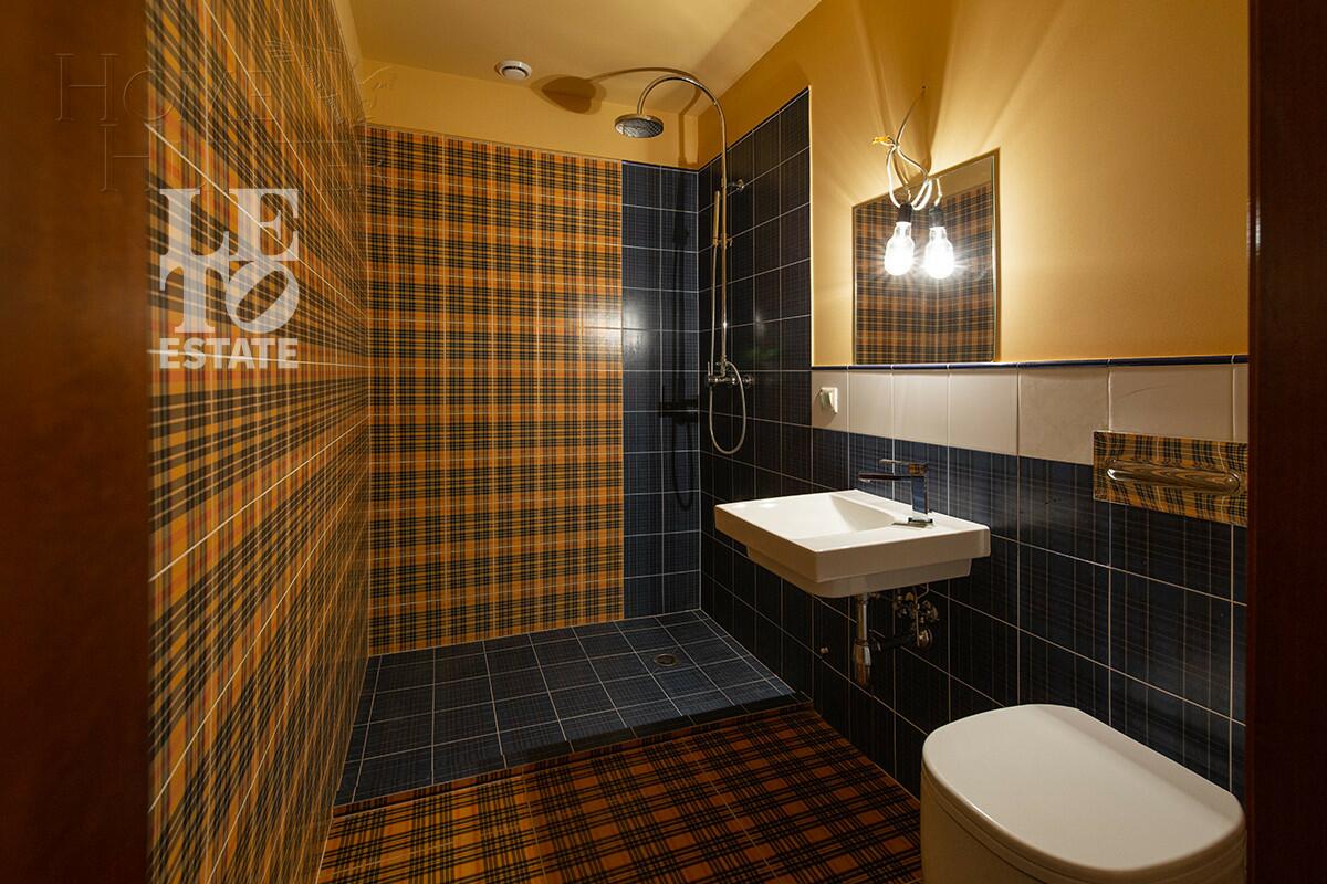 2-этажный коттедж 1 100 м² с отделкой