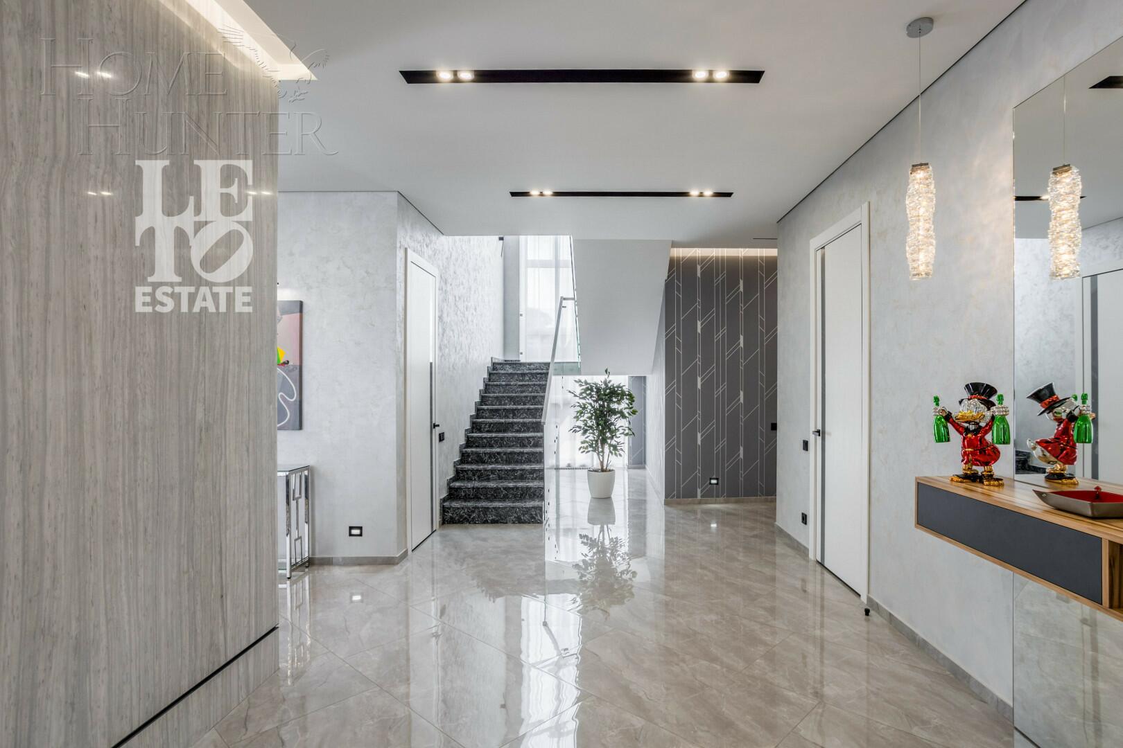 3-этажный коттедж 600 м² с отделкой