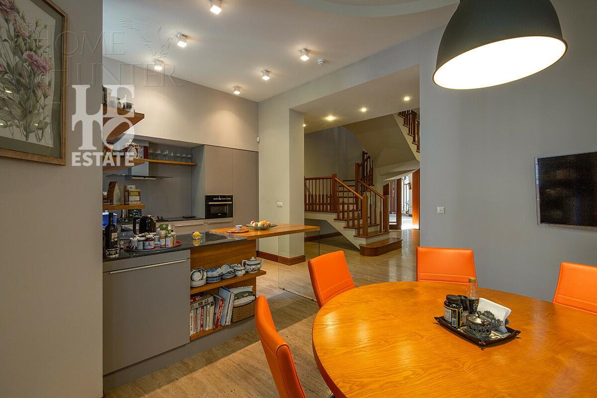 2-этажный коттедж 1 100 м² с отделкой