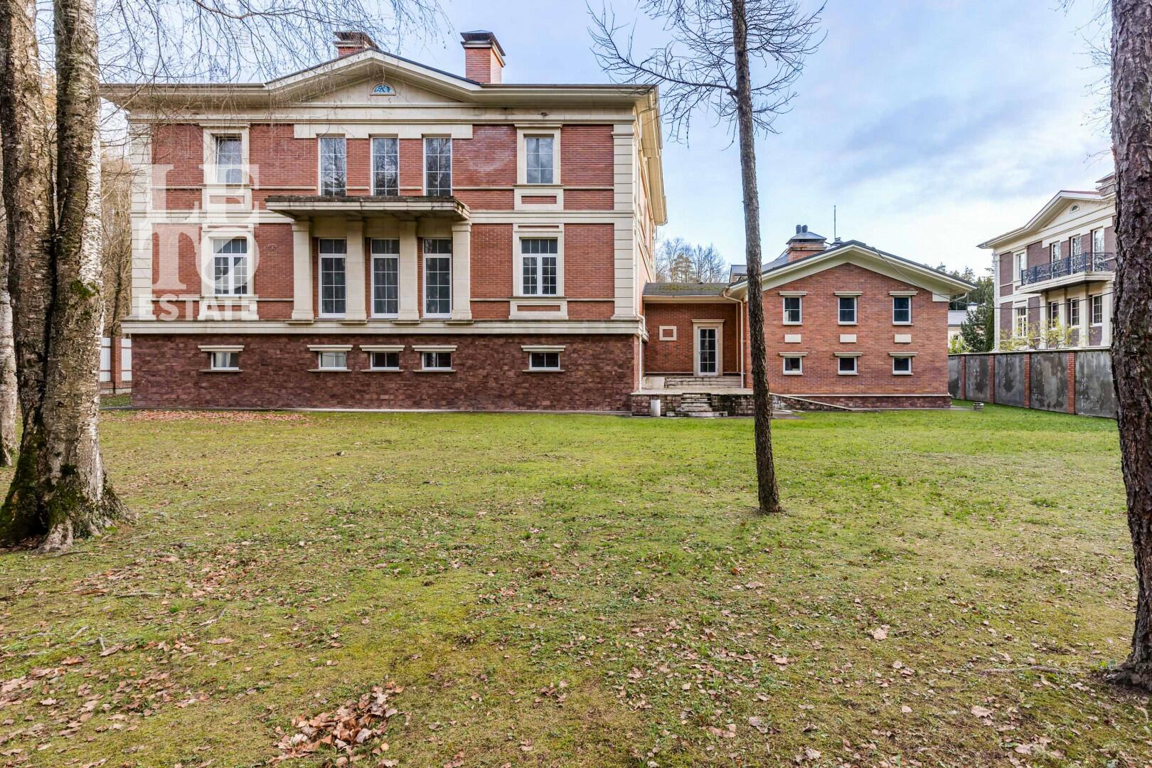 2-этажный коттедж 1 320 м² без отделки