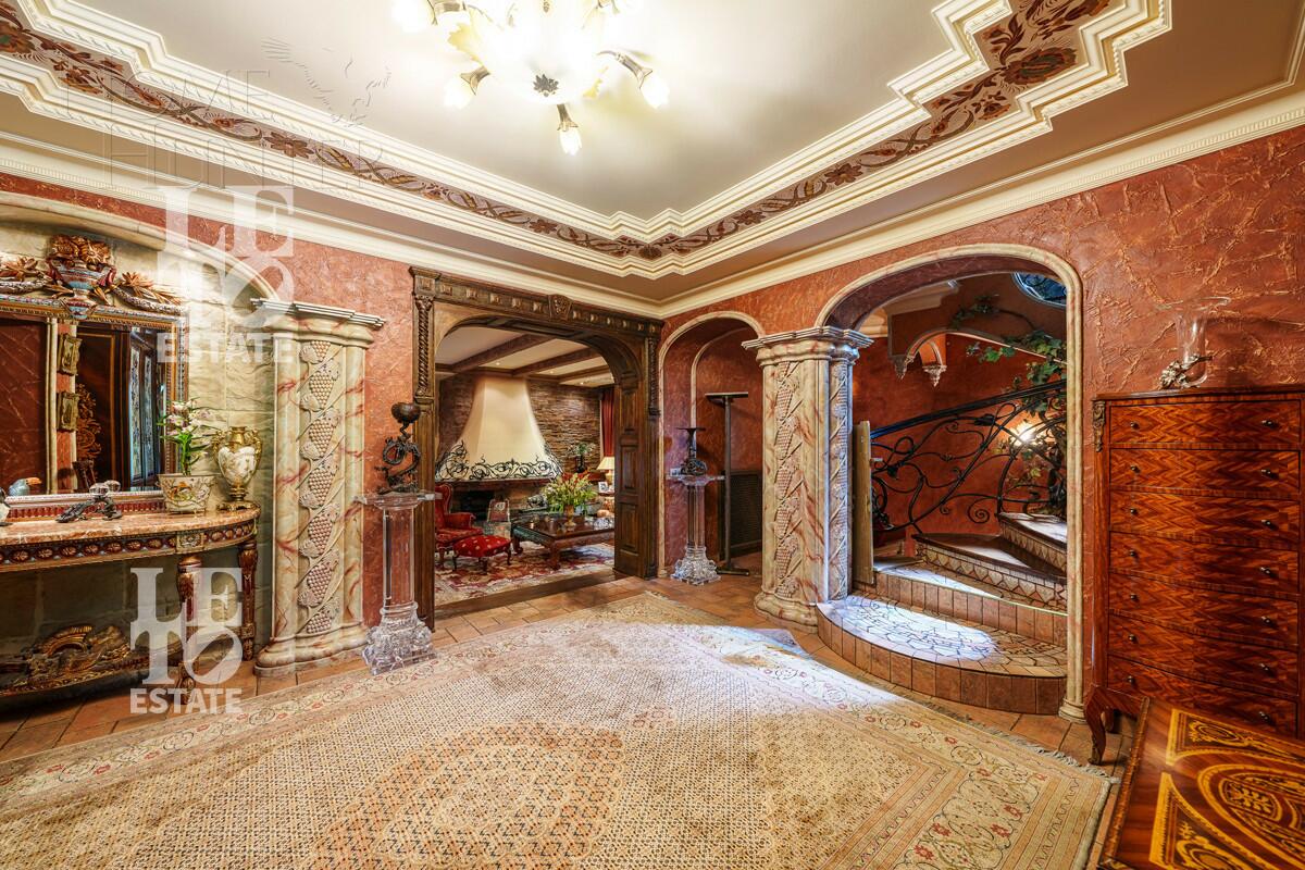 3-этажный коттедж 850 м² с отделкой