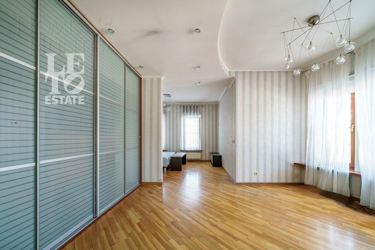 2-этажный коттедж 350 м² с отделкой