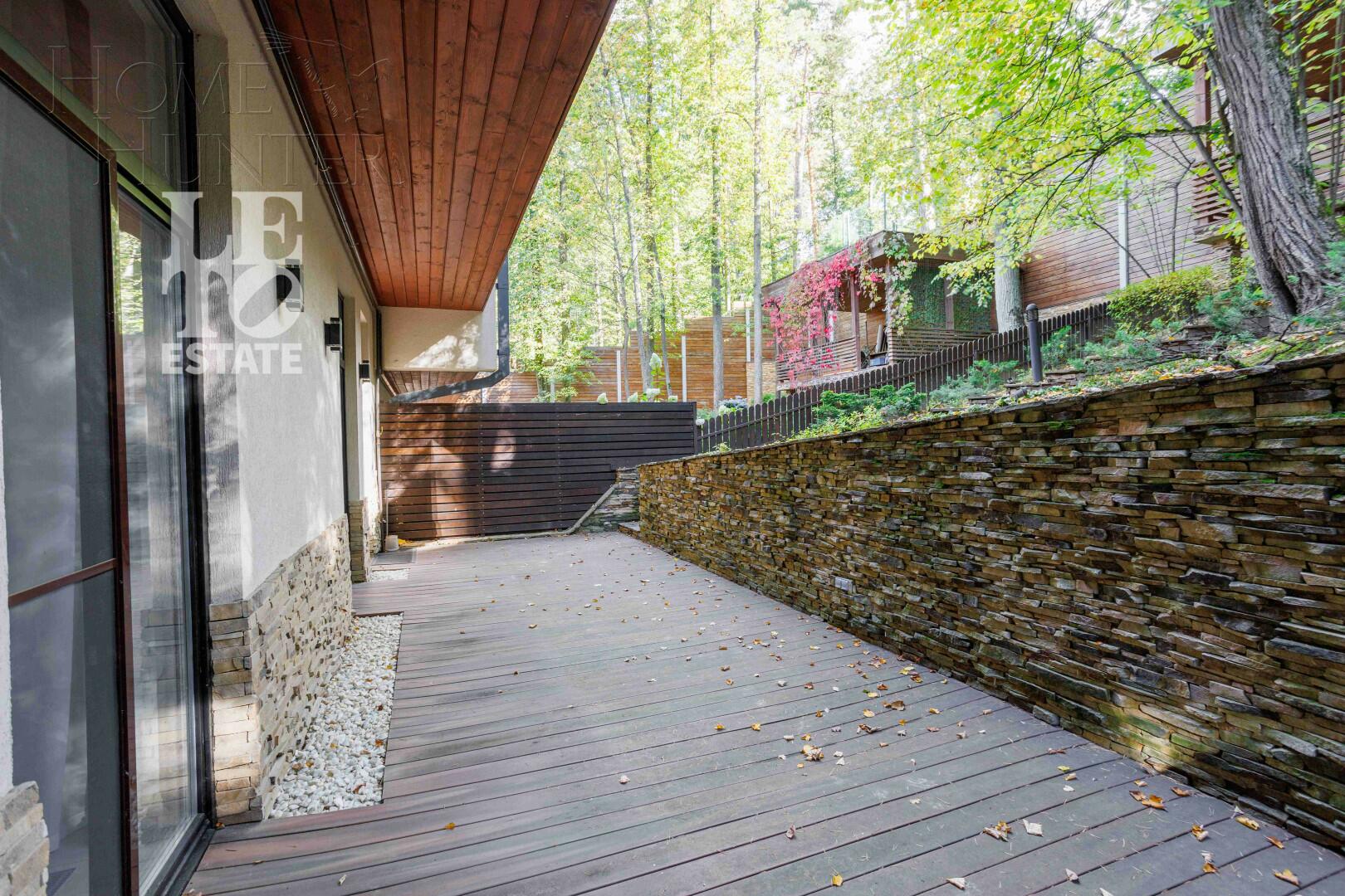 3-этажный таунхаус 340 м² с отделкой