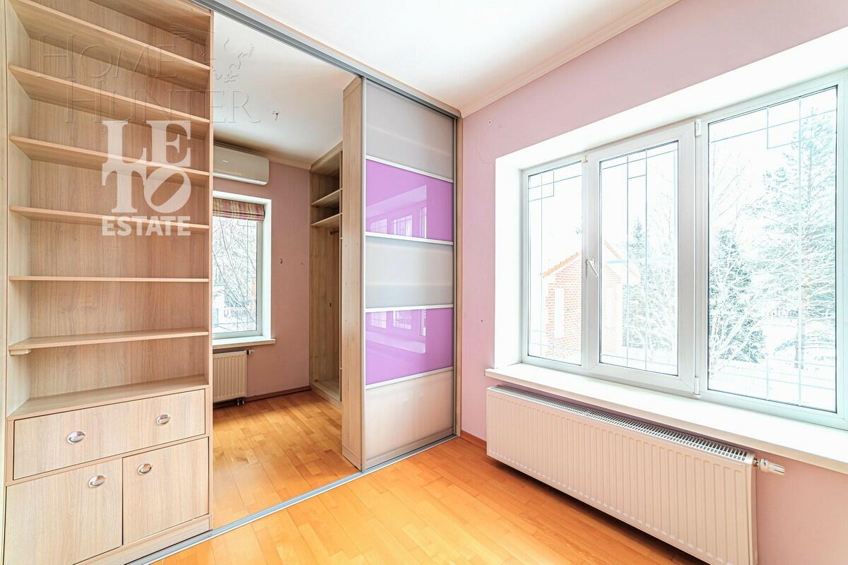 3-этажный коттедж 742 м² с отделкой