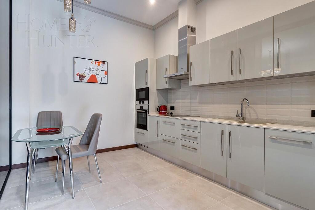 2-этажный таунхаус 356 м² с отделкой