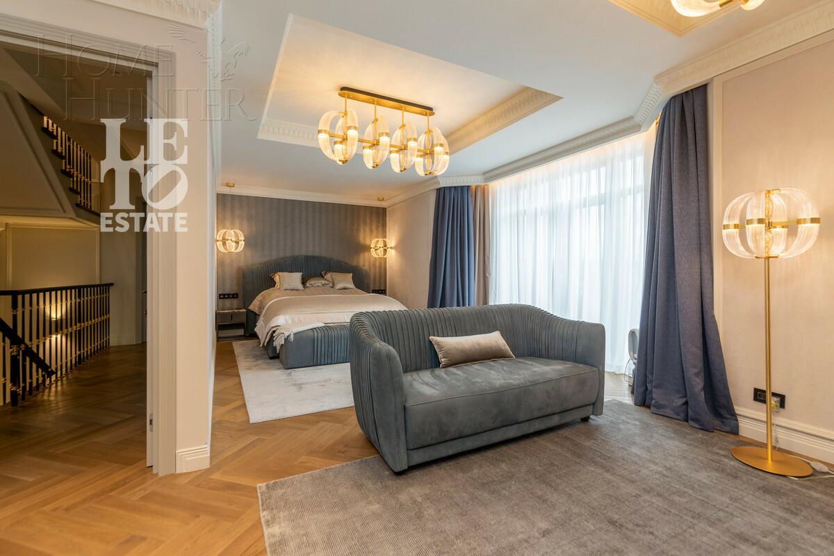 3-этажный коттедж 1 100 м² с отделкой