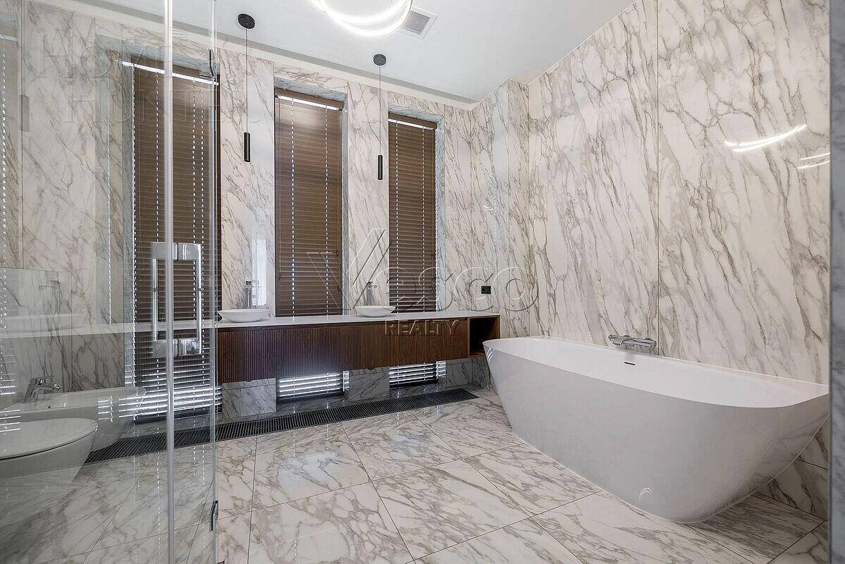 2-этажный коттедж 1 300 м² с отделкой