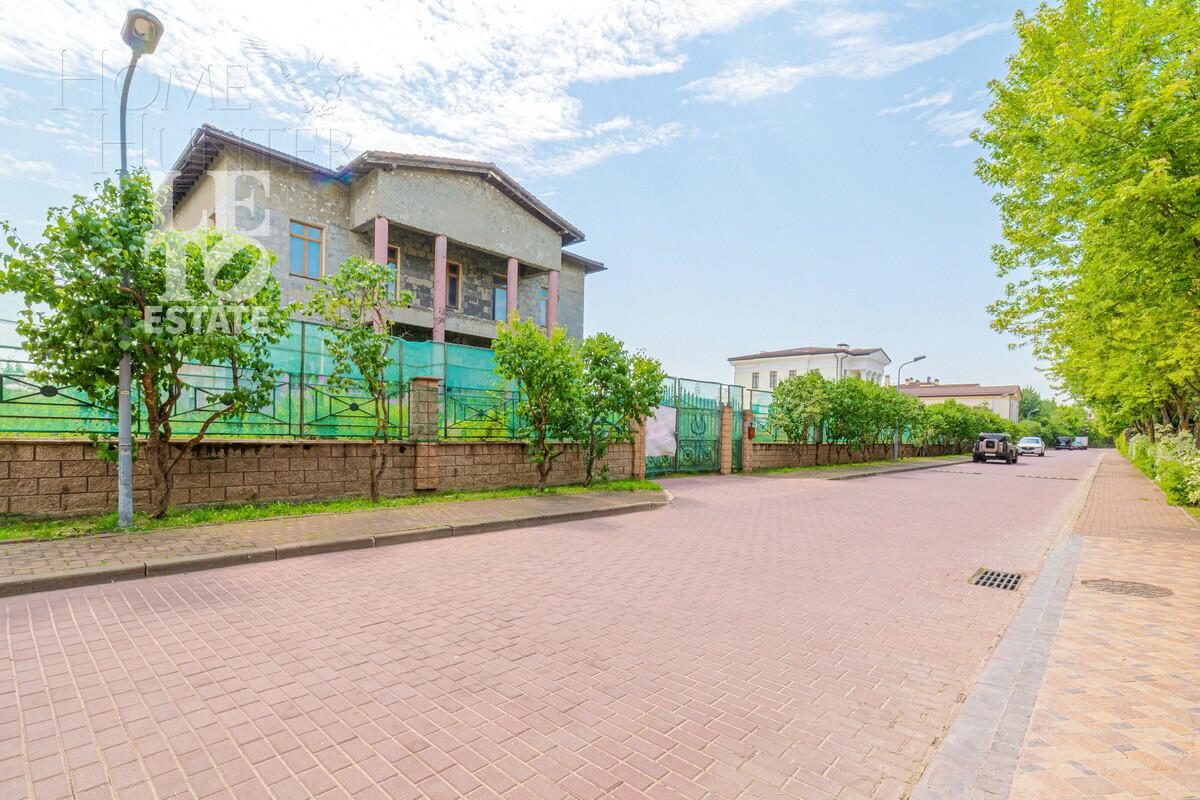 2-этажный коттедж 703 м² без отделки