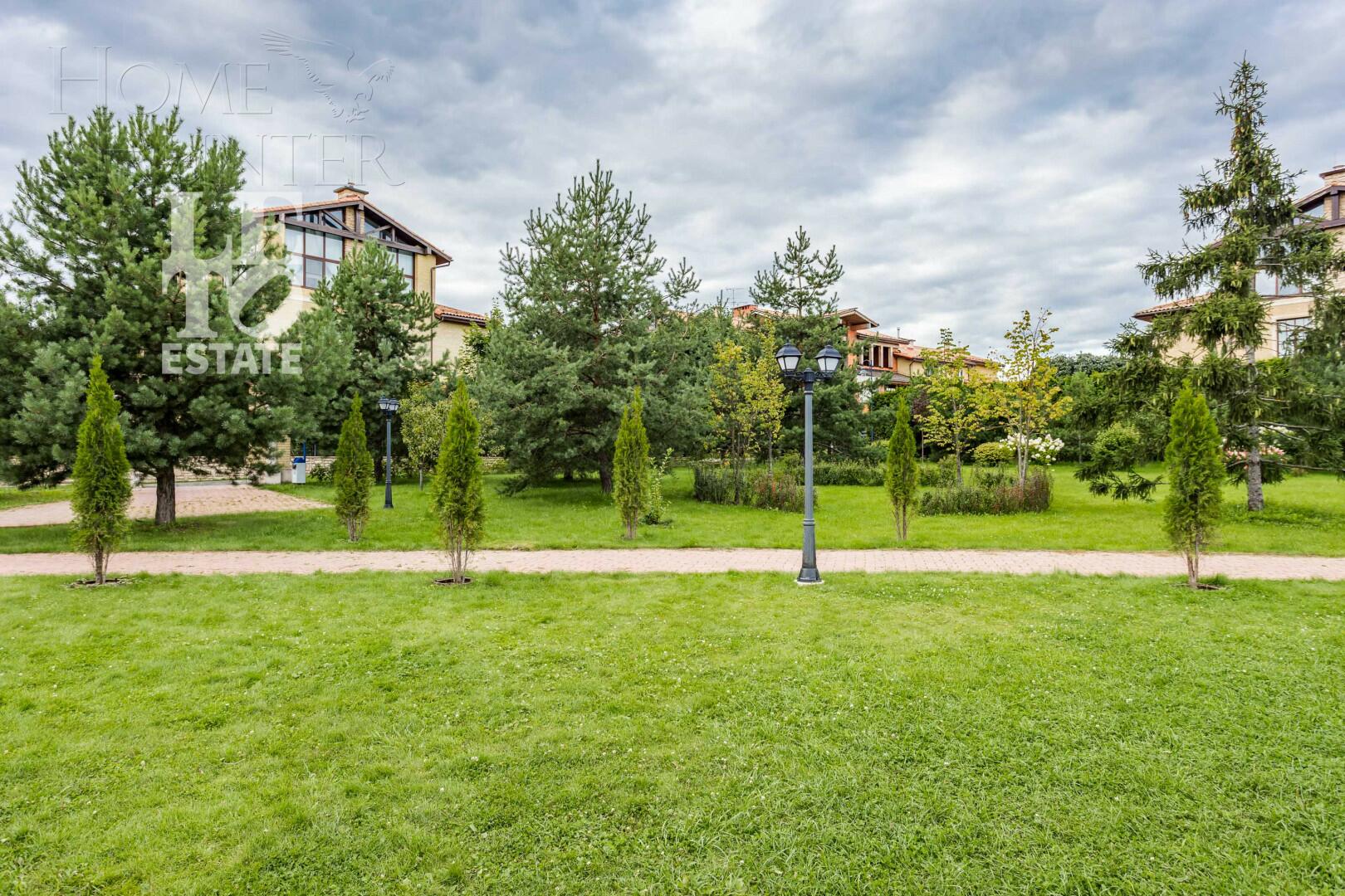 2-этажный коттедж 1 300 м² без отделки