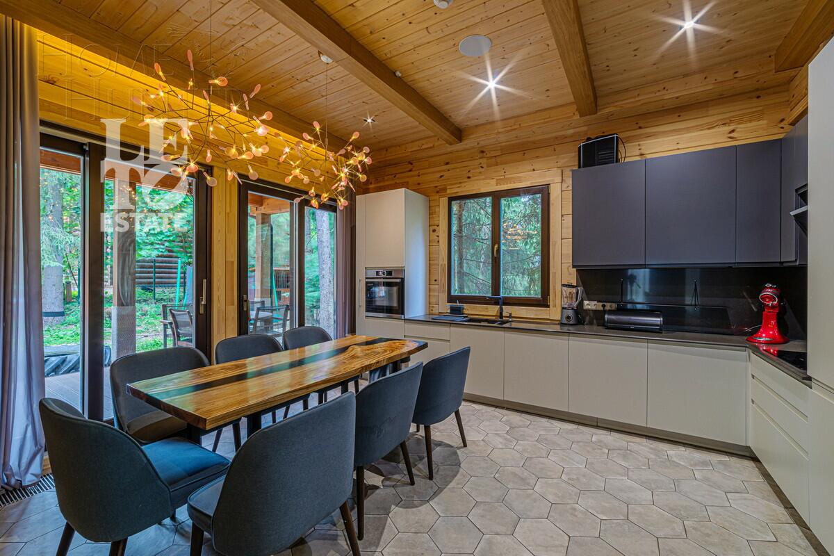 2-этажный коттедж 360 м² с отделкой