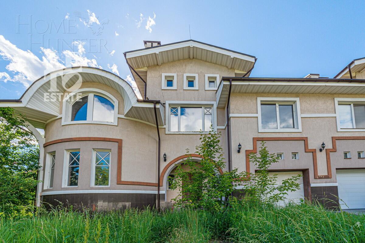 2-этажный таунхаус 330 м² без отделки