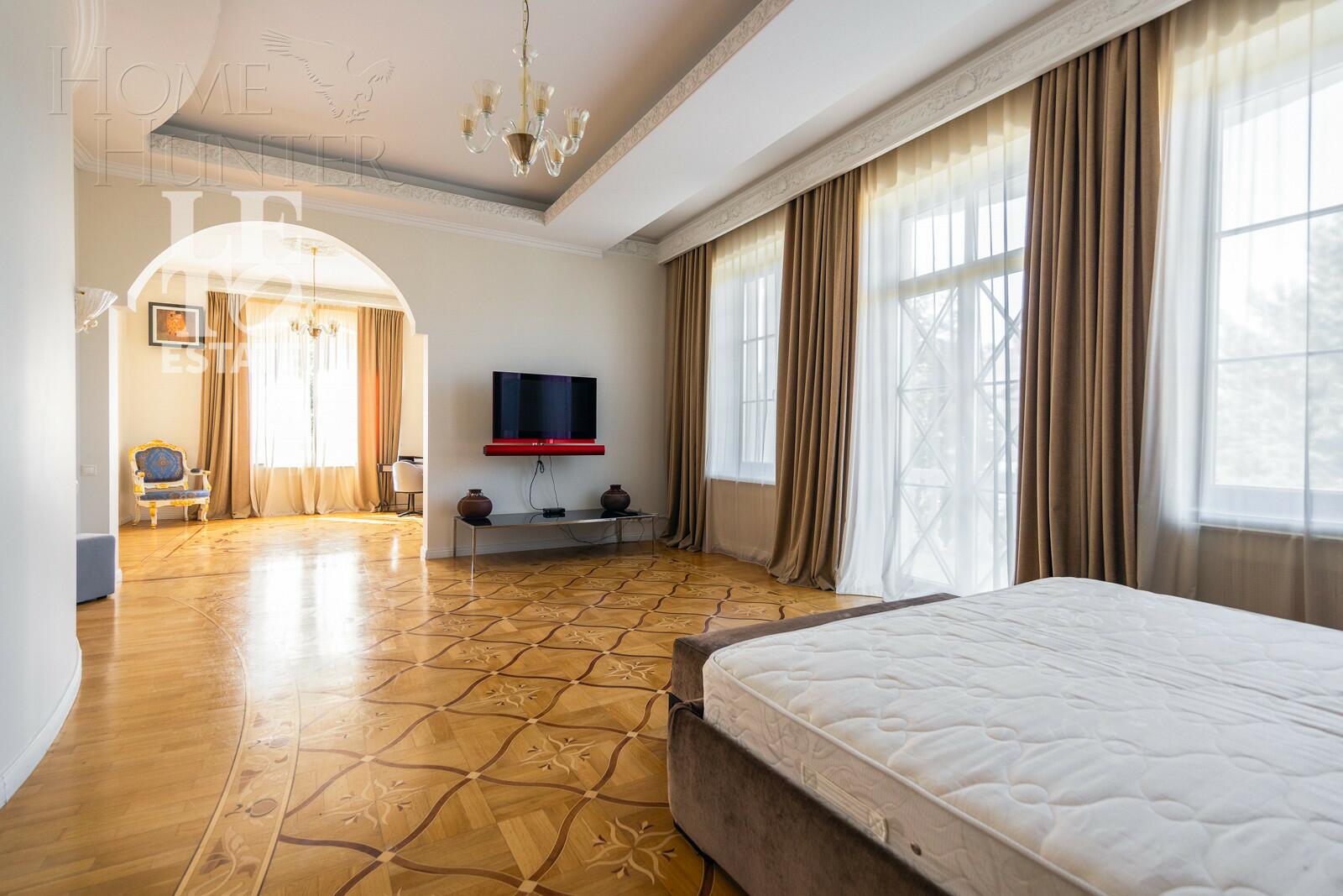 3-этажный коттедж 660 м² с отделкой