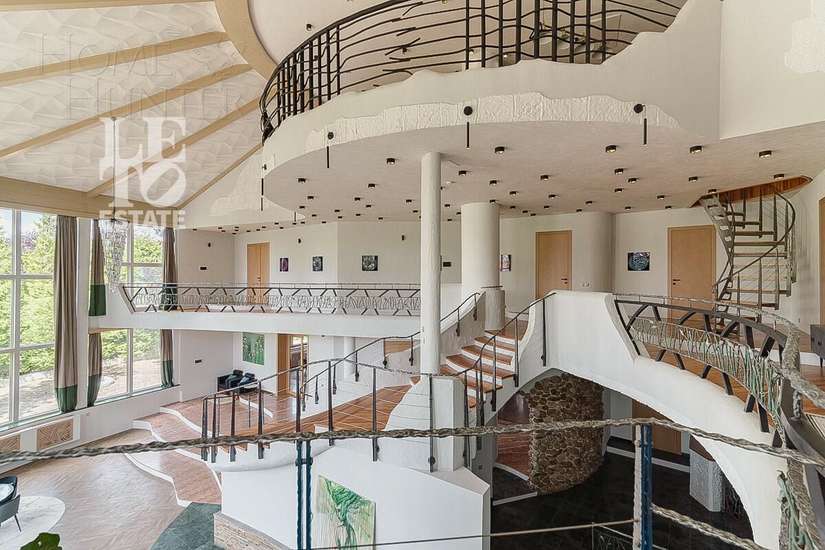 3-этажный коттедж 1 241 м² с отделкой