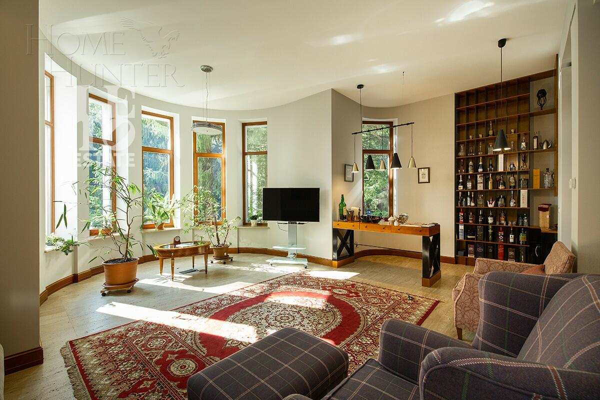 2-этажный коттедж 1 100 м² с отделкой