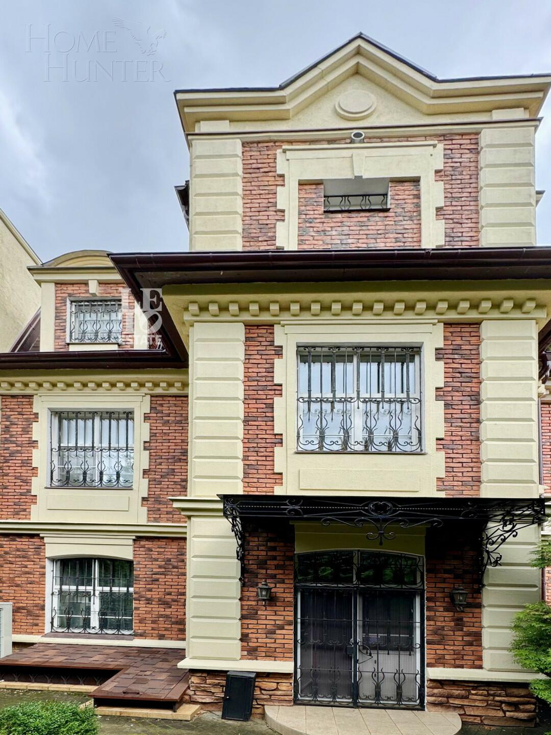 3-этажный таунхаус 293 м² с отделкой