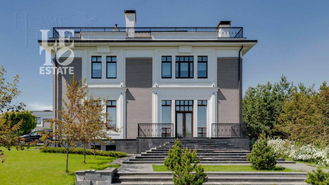 3-этажный коттедж 1 185 м² с отделкой