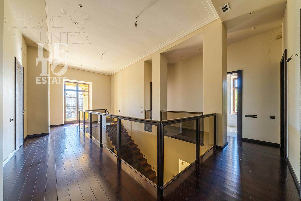 2-этажный коттедж 800 м² с отделкой