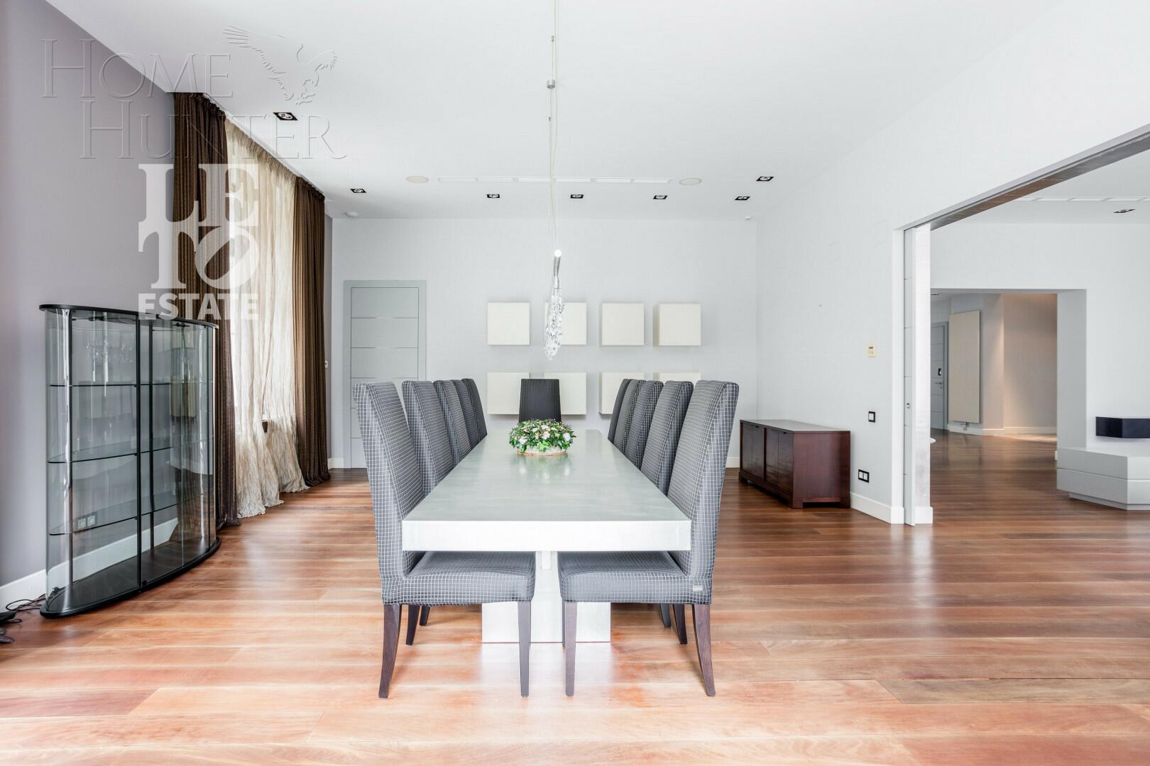 2-этажный коттедж 1 438 м² с отделкой