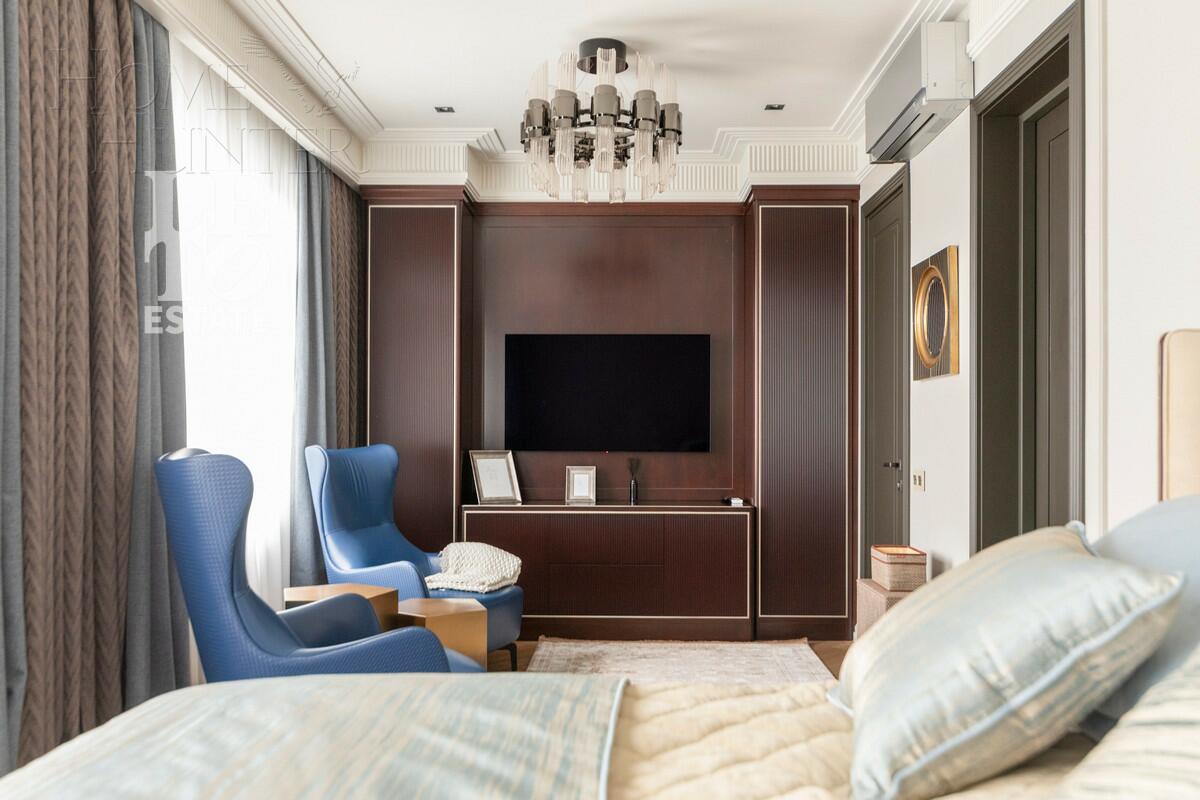 3-этажный коттедж 1 100 м² с отделкой