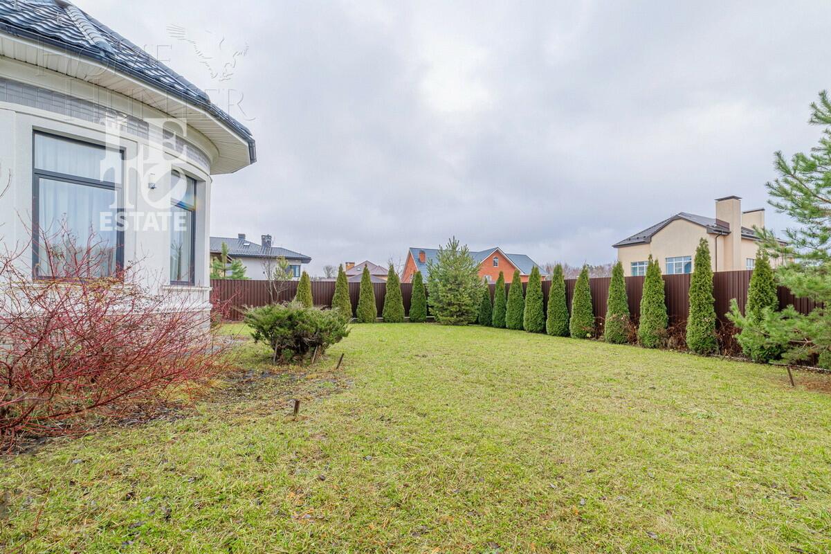 3-этажный коттедж 350 м² с отделкой