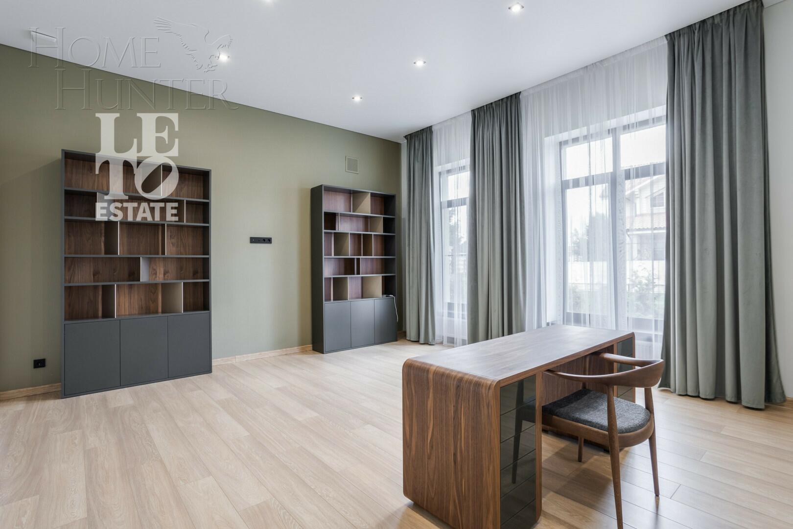 2-этажный коттедж 1 300 м² без отделки