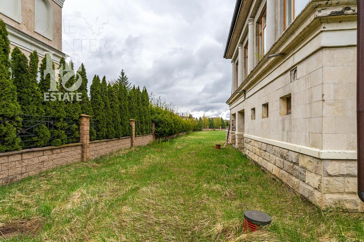 2-этажный коттедж 1 320 м² без отделки