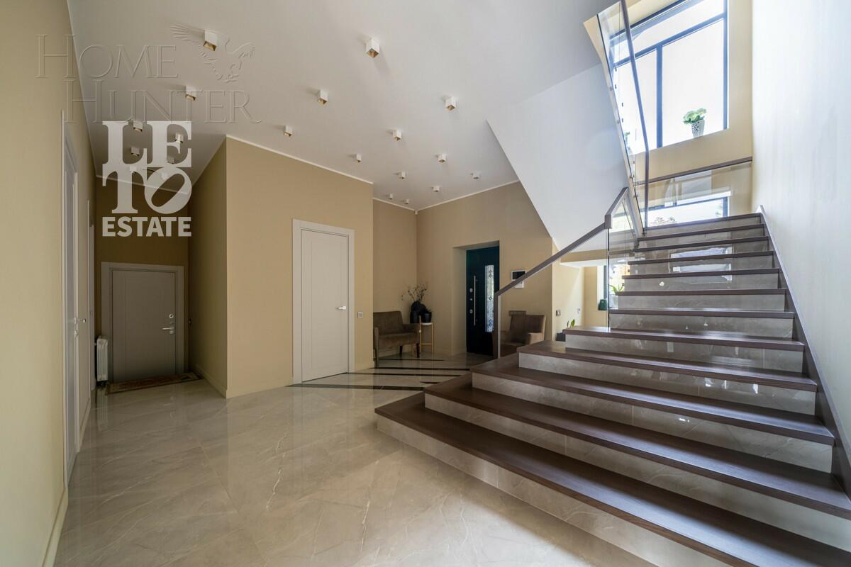 2-этажный коттедж 1 100 м² с отделкой