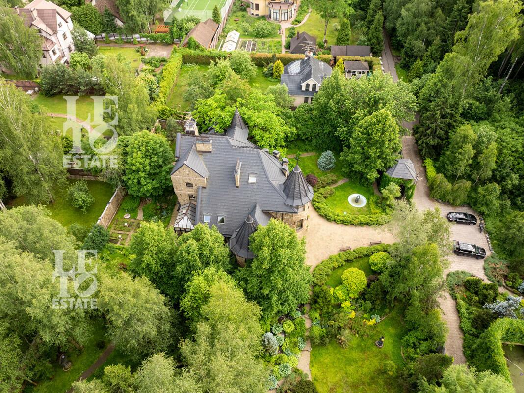 3-этажный коттедж 850 м² с отделкой