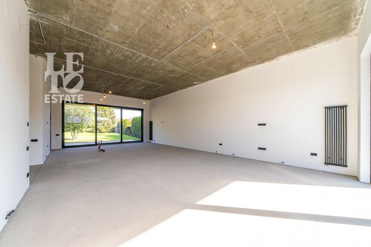 2-этажный коттедж 1 200 м² без отделки